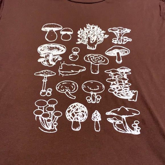 Mushroom brown small tee - Picture 2 of 4